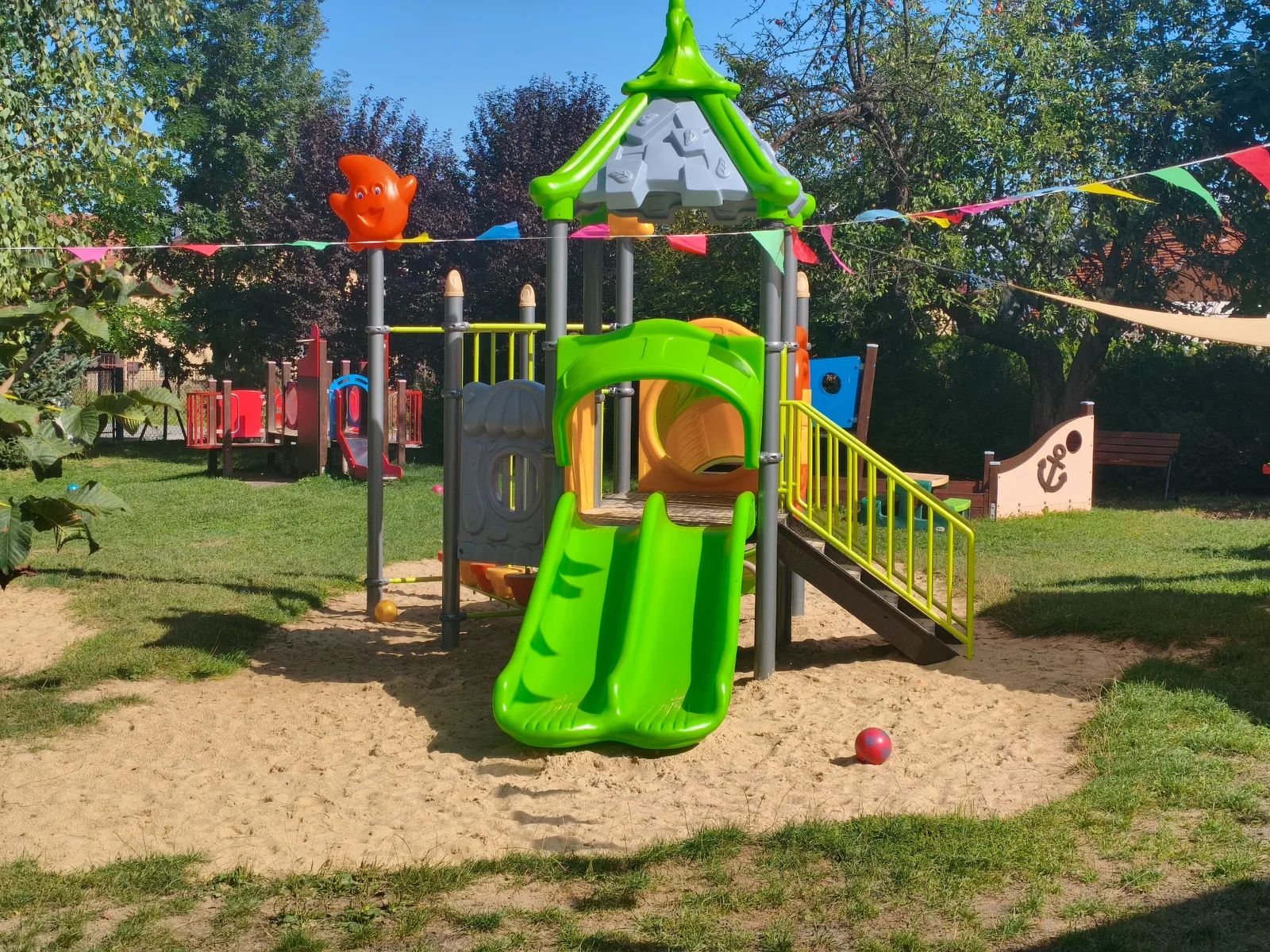 Plac zabaw w ogrodzie Tęczowego Ogrodu